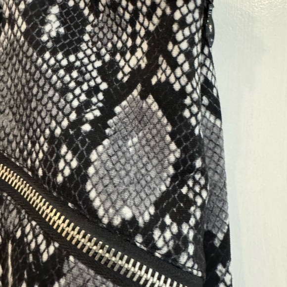 Michael Kors size 14 snakeskin print skirt - Picture 3 of 5